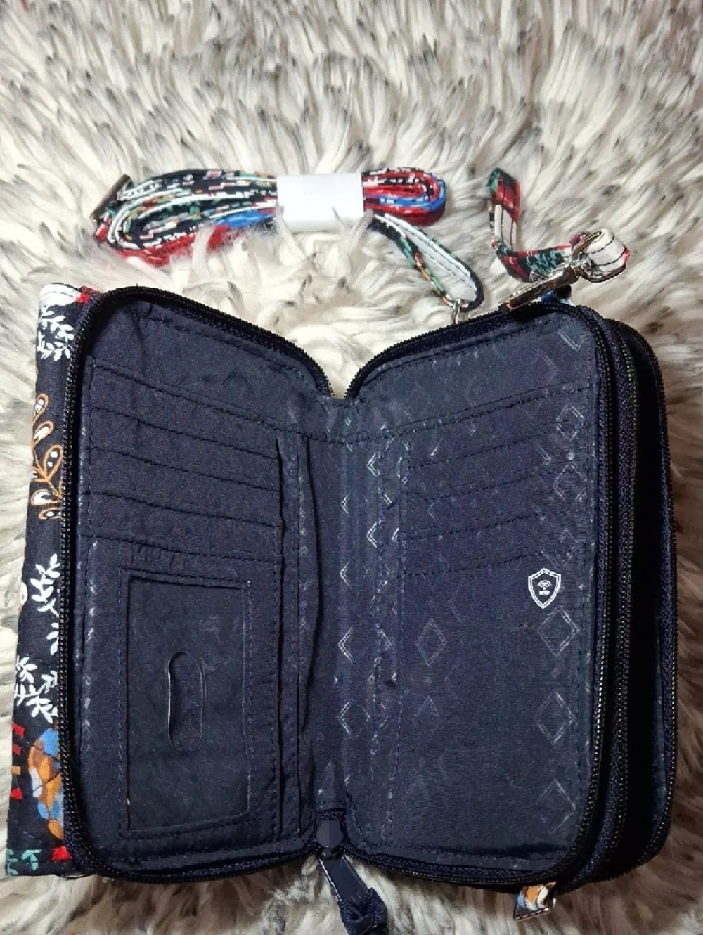 Vera Bradley Black Quilted Floral & Wildlife Wristlet - Picture 4 of 5